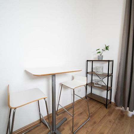 White 60 Qm Apartment - Zentral - Balkon - Messe Дюссельдорф Екстер'єр фото